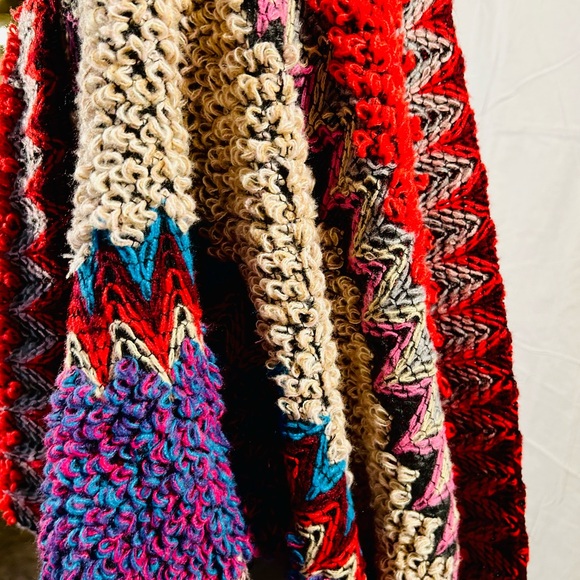 Poncho - Shaw - Picture 1 of 6